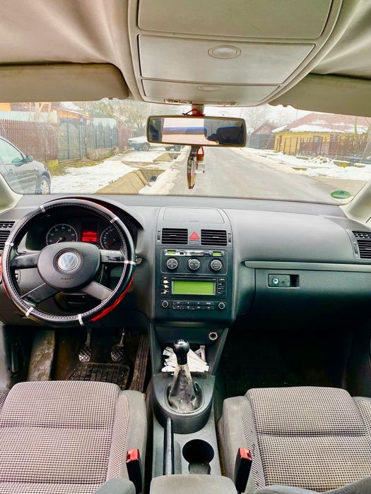 Vând Volkswagen Touran
