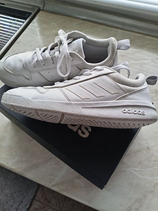 Оригинални дамски маратонки (Adidas)