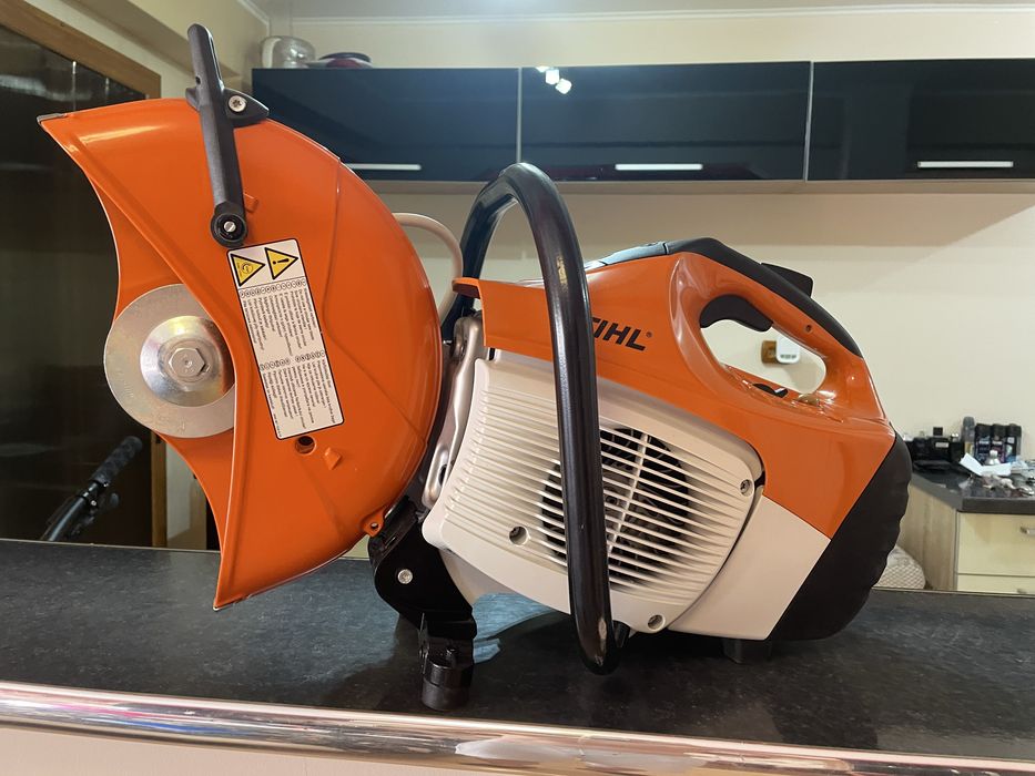 Se vine drujba  pentru taiat fier , beton , piatra marca STIHL  TS 410, noua
