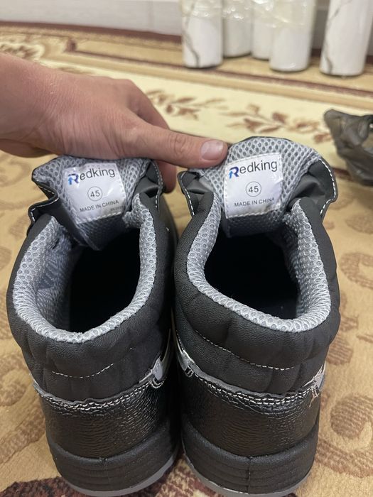 Продам рабочий ботинки 2 пар 44-45 размер