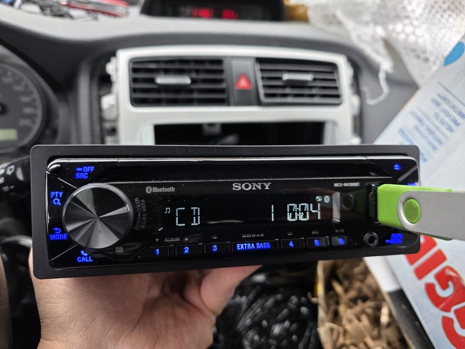Продавам SONY MEX-N4300BT
