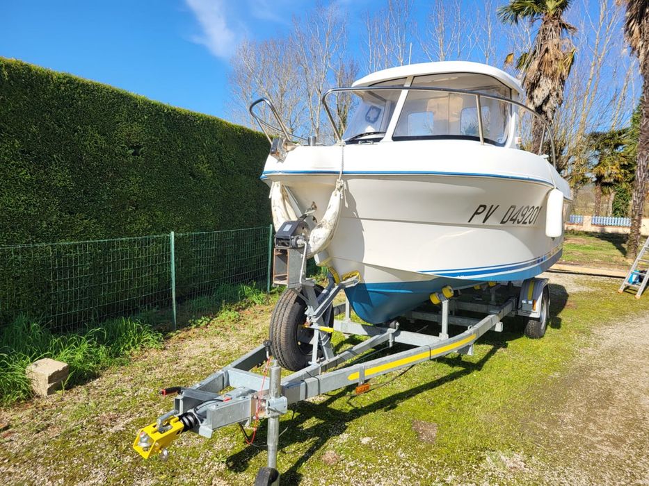Barcă Quicksilver Pilothouse  580-Mercury 100 cp injecție-Peridoc 1600 kg