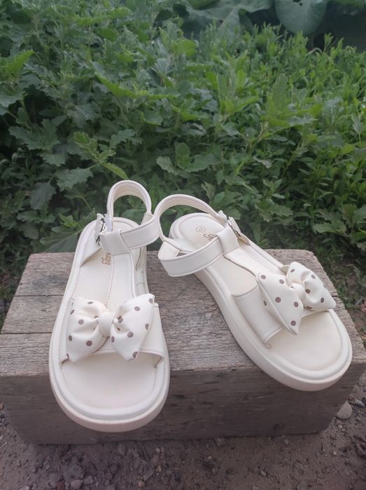 Продам детские босоножки для девочки