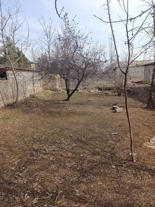 Uy sotiladi. Yakkabogʻ tumani, posyolkadan 2 etajli kotej uy sotiladi.