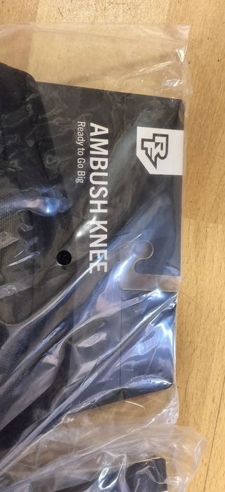 Протектори Race Face Ambush KNEE Stealt (S/M) наколенки, нови