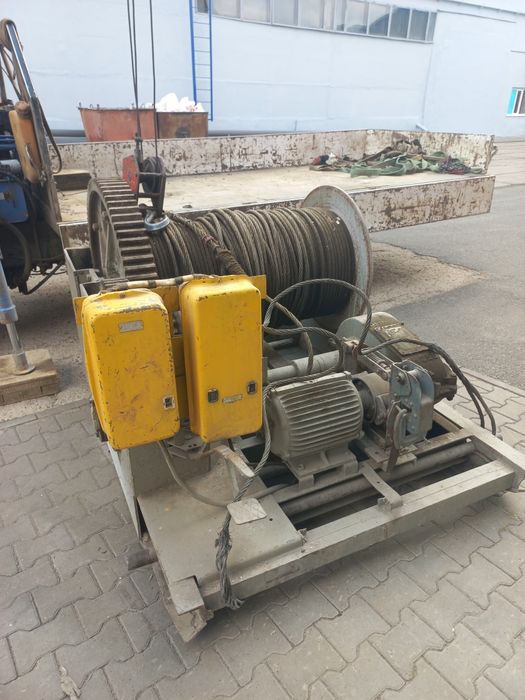 Продам тяговую лебедку с полиспадами