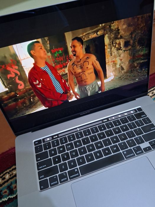 Macbook pro 2019 16/512 core i7