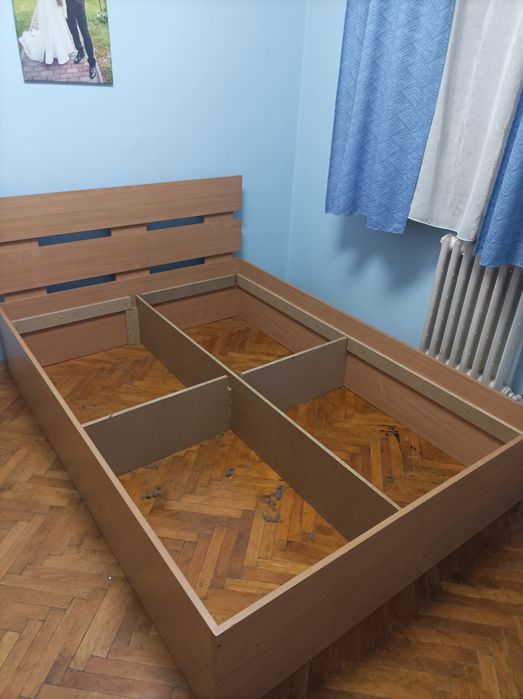 Vând pat fără saltea 140x200