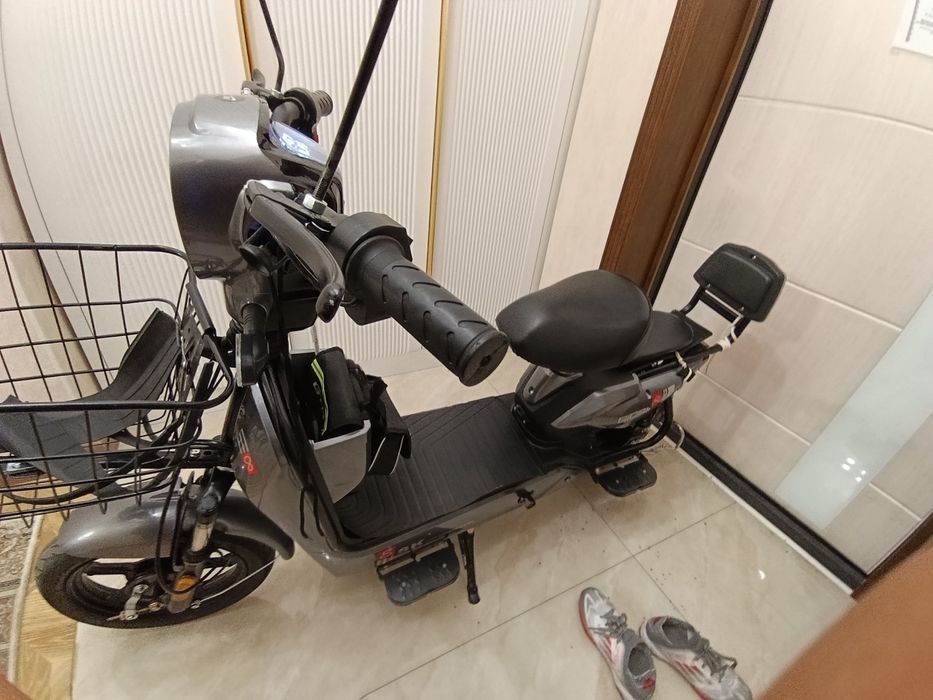 Скутер Sk8 250w max km 60-70 km