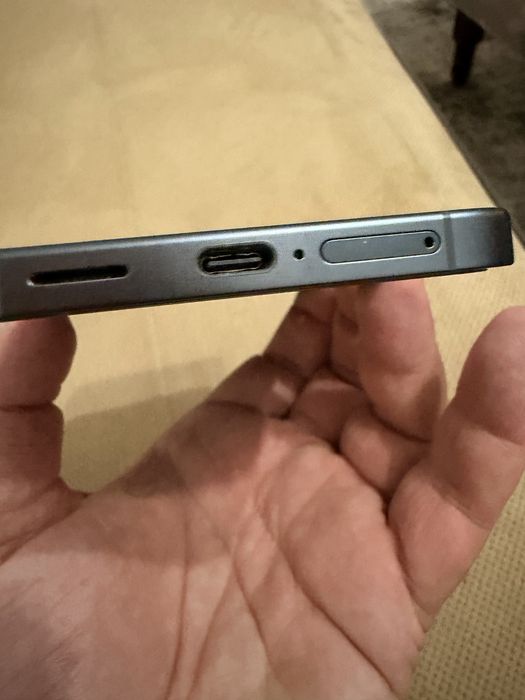 Продавам samsung s25 +