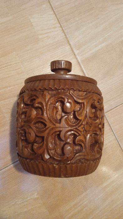 Recipient/cutie lemn veche sculptata, pentru alune/condimente/dulciuri
