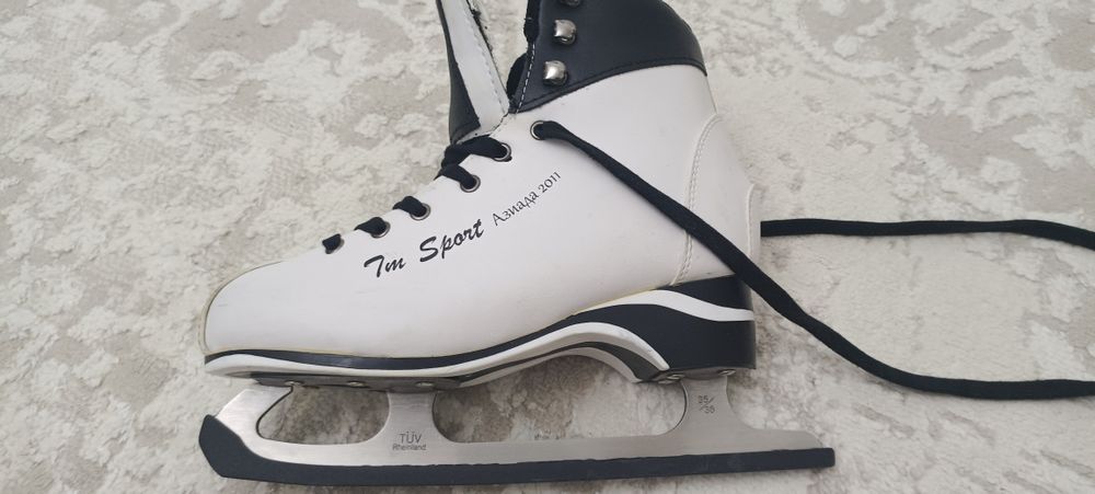 Продаётмя коньки