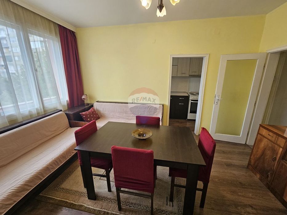 Четиристаен апартамент под наем, Окръжна болница