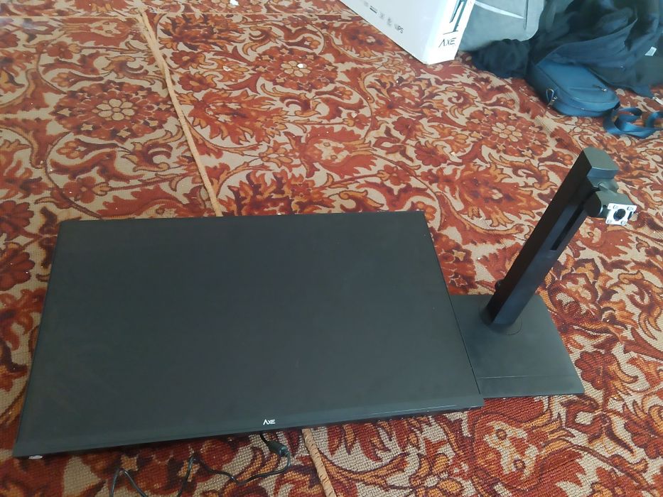 Monitor AXE 27 talik rgb ekrani singan