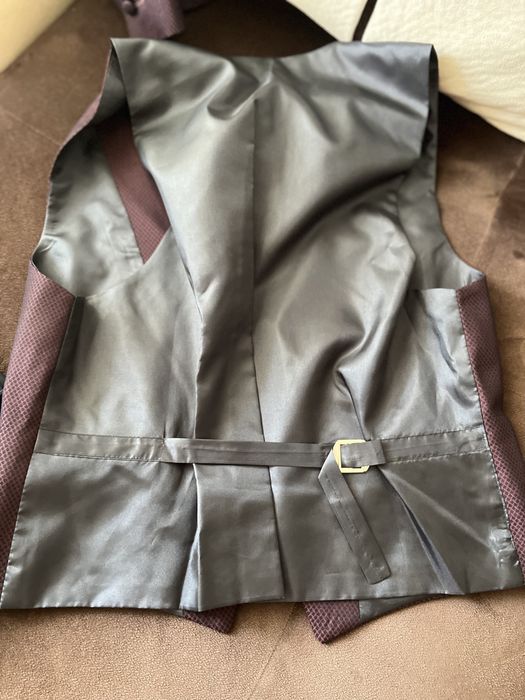 Абитуриентски костюм