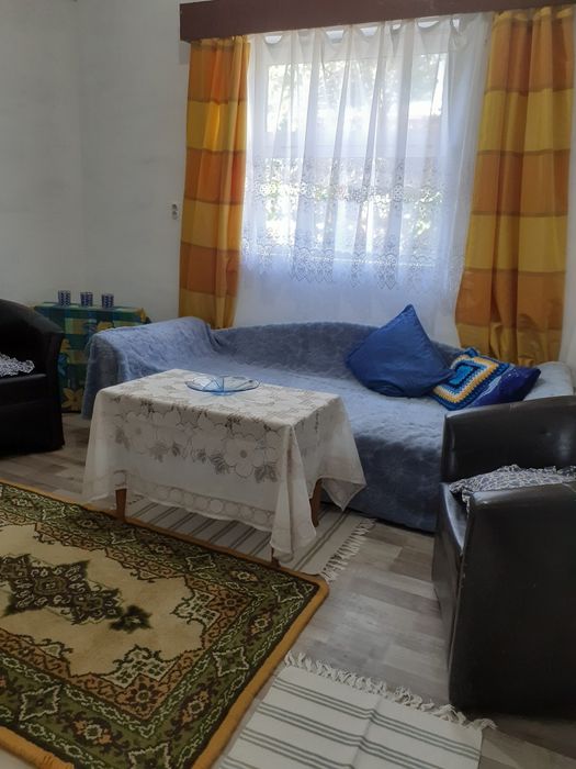 Ap.3 camere, cu grădină, două intrări, două băi