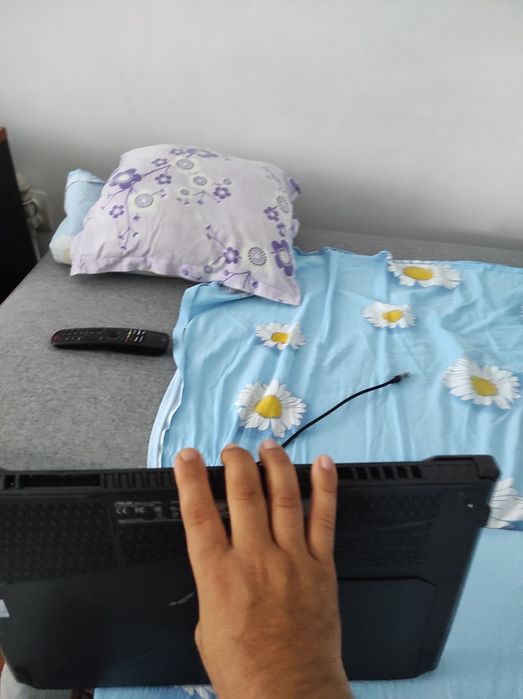 Laptop GL703GE se mișcă bine