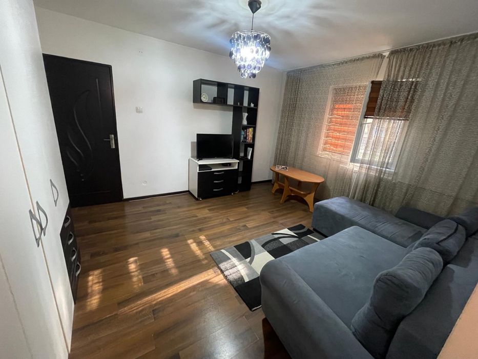 de inchiriat apartament 2 camere Piata Resita