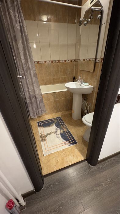 APARTAMENT 4 camere la 3 minute de metrou Costin Georgian cu centrala
