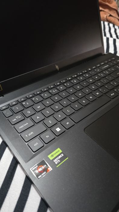 Laptop Gaming Acer Nitro V 15 - Ryzen 5 7535HS - RTX 3050 6GB - Stare