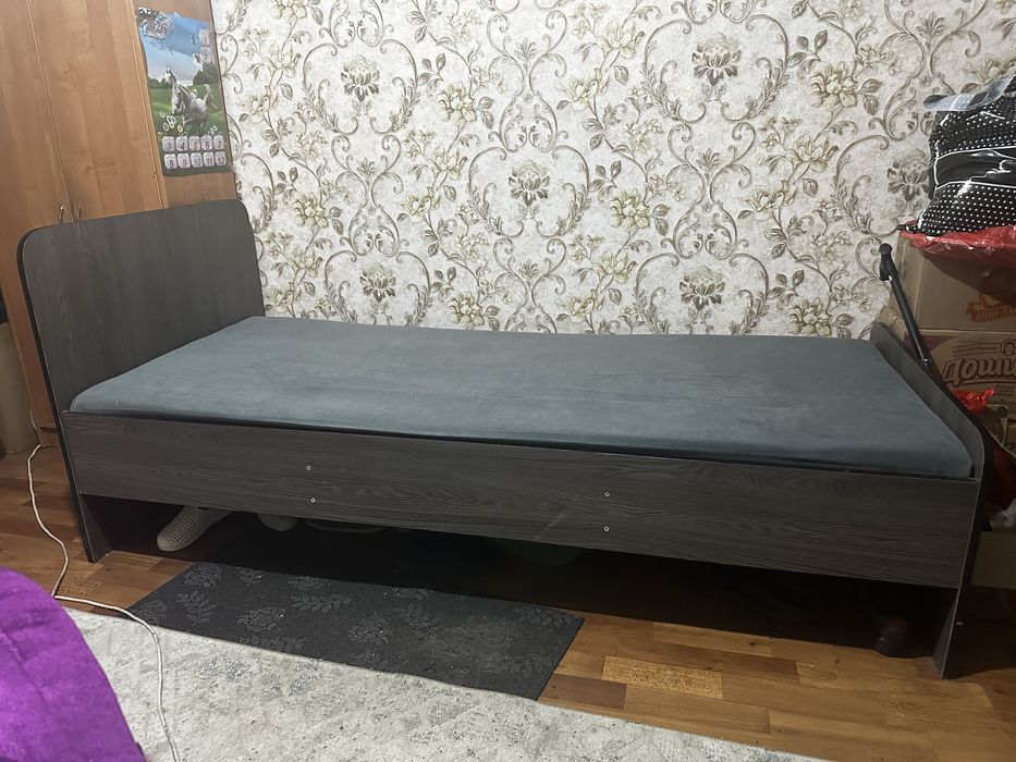 Кровать продам серая полуторка
