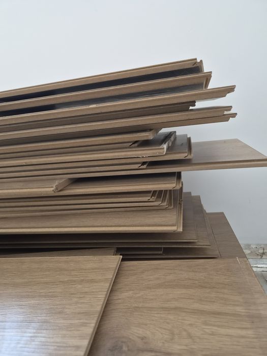 Vand pachet laminat 39 mp, 12mm grosime, 2003x245mm