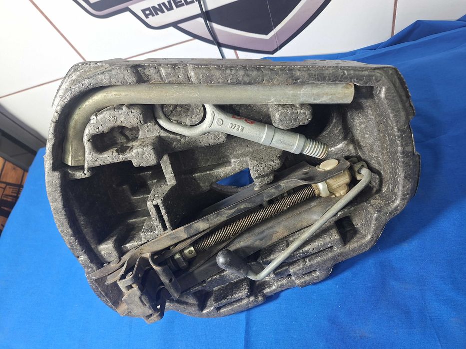KIT Cric AUTO + Organizator - OEM AUDI VW SKODA Seat