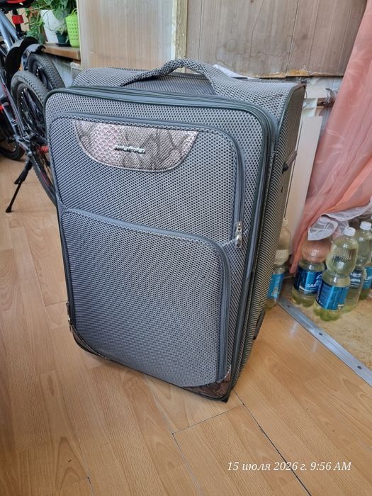 Продам чемодан большой