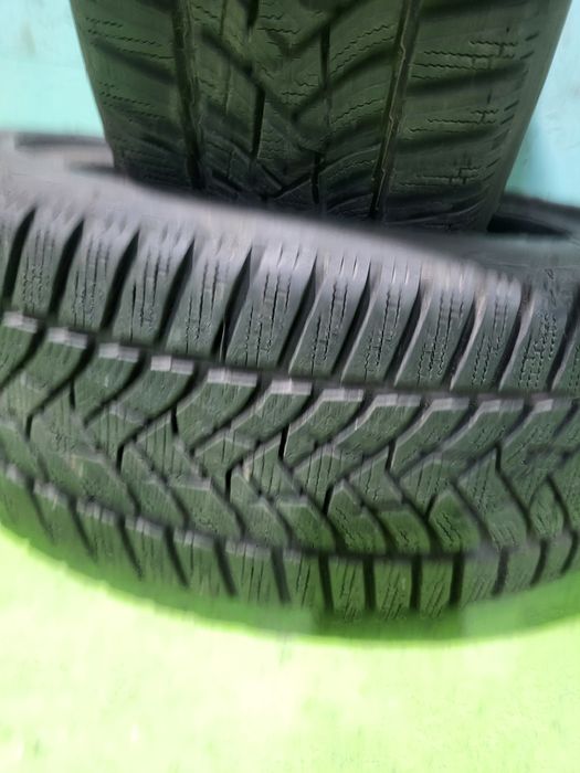 2 бр зимни 205/50/17 Dunlop