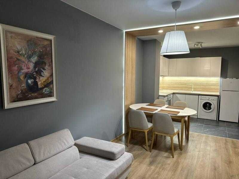 Дава се под наем Двустаен апартамент в Бургас, Изгрев - 71 кв.м за 612 € - Снимка #1