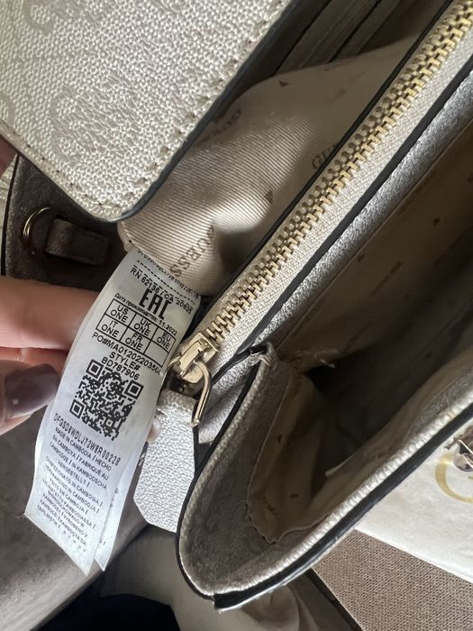 Дамски чанти Guess