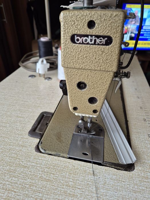 Masina de cusut liniara Brother