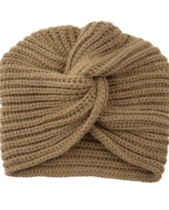 Плетена зимна шапка