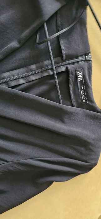 Къси, черни рокли Zara