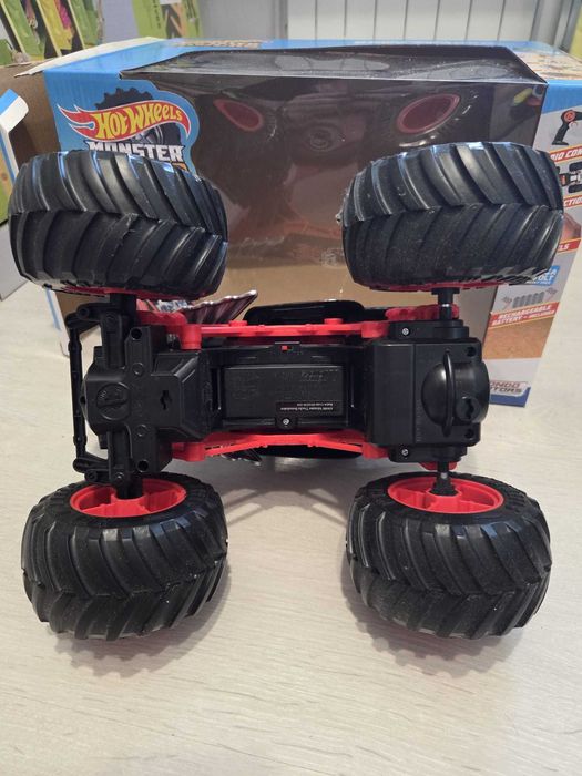 Mașină cu telecomandă Hot Wheels Monster Truck Bone Shaker ca NOUĂ