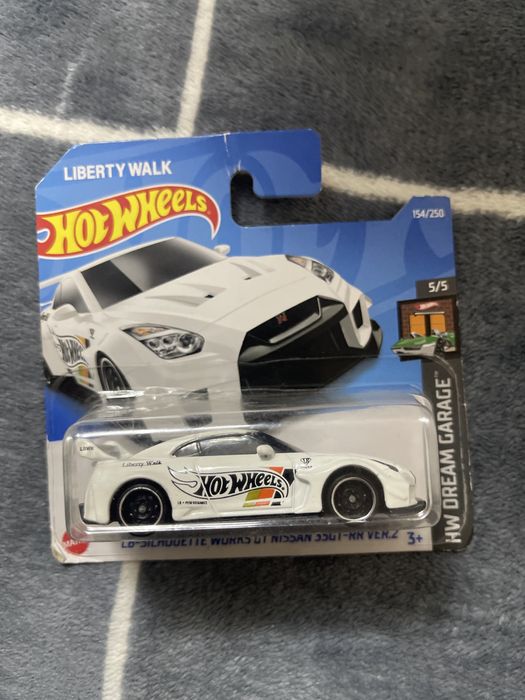 4 машинки HotWheels