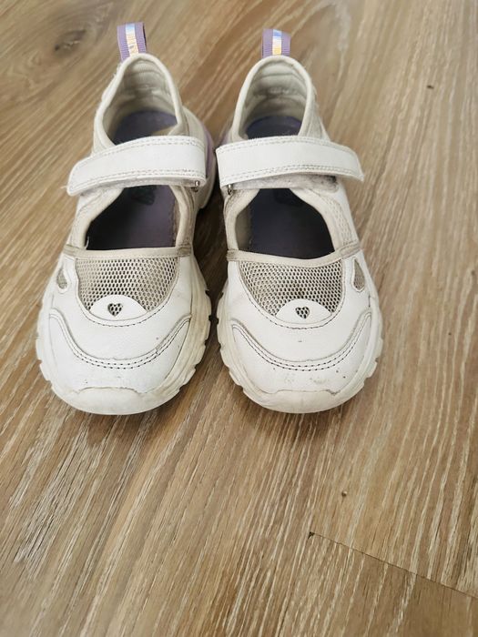 Кроссовки на девочку 31-32 размеры