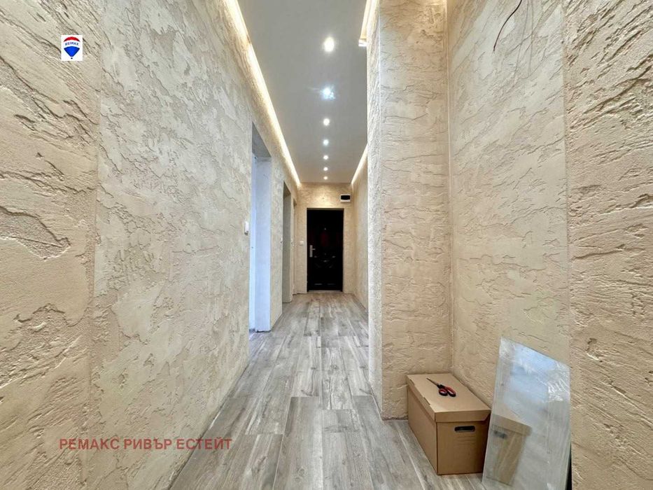 Продава се Тристаен апартамент в Русе, Център - 93 кв.м за 2075 €/кв.м - Снимка #4