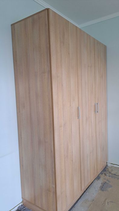 гардероби  на 2 и 3 врати  в отлично състояние