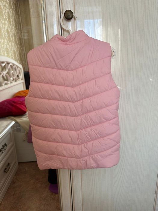 Продам жилетку wikiki