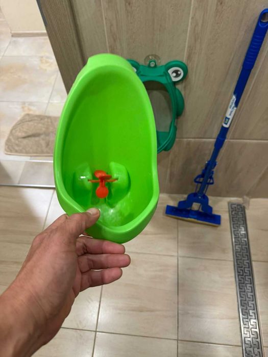 Детско писоарче жаба ЗЕЛЕН само за 10Eur.