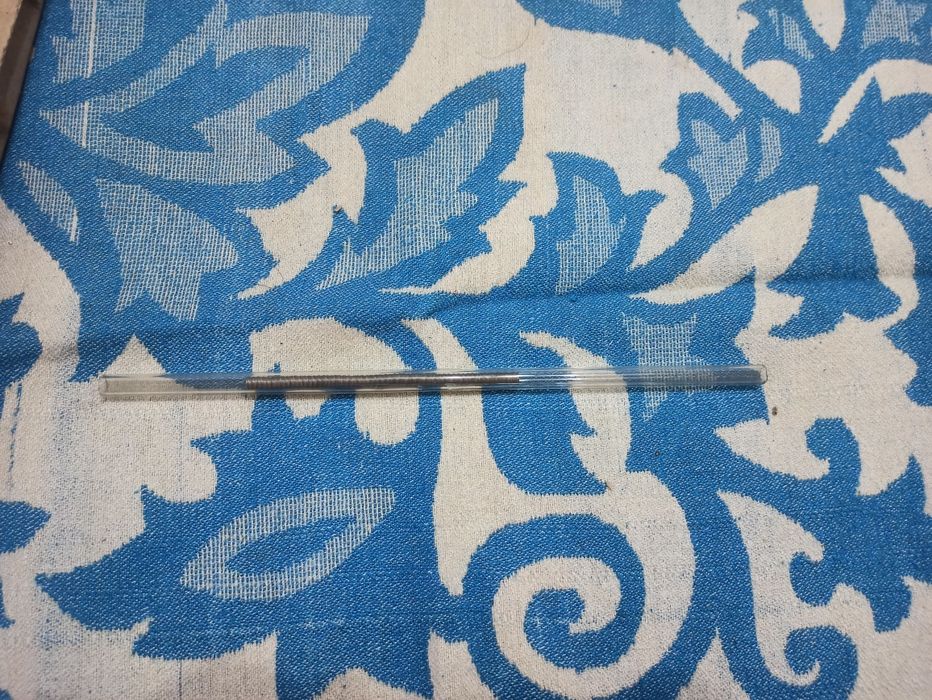 Продается стеклянная трубка с вольфрамовой пружиной накаливания новая.