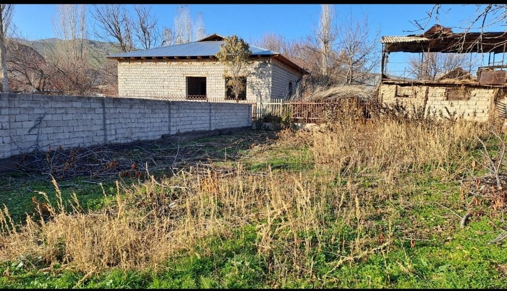 Чирчик Азадбаш 6-сотих 4-хонали эски уйи бор