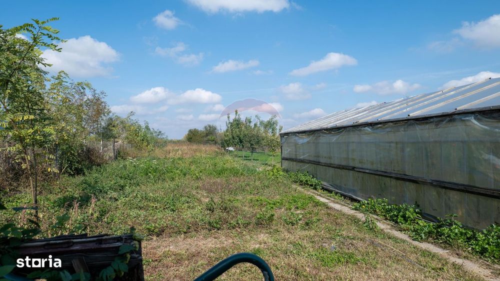 Vanzare vila si spațiu comercial, gradina si garaj-zona Corbii Mari