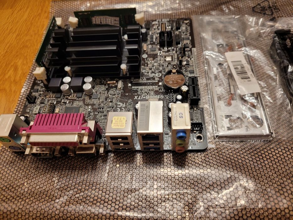 Kit Mini ITX MB Asrock Q1900B-ITX,2,00GHZ,8Gb DDR3.