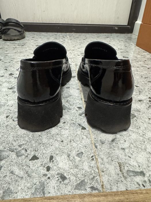 Продаю женскую обувь