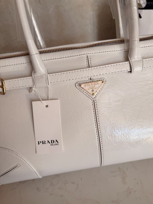 Дамска чанта Prada Bonnie среден размер