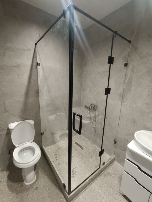 Душевые кабины и стеклянные перегородки Межкомнатные раздвижные двери