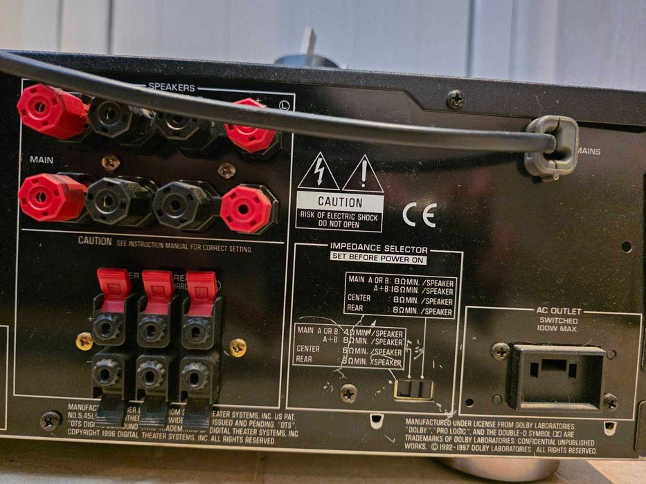 Съраунд ресийвър Yamaha RX-V520RDS + субуфер Quadral quintas 5.1