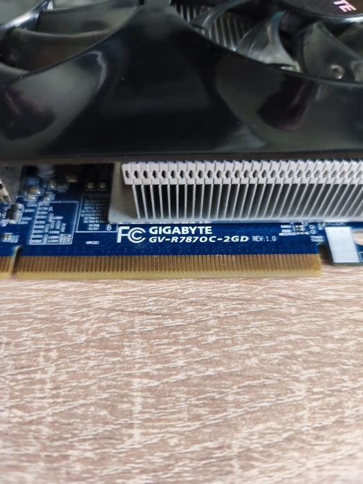 Placa video AMD 2GB